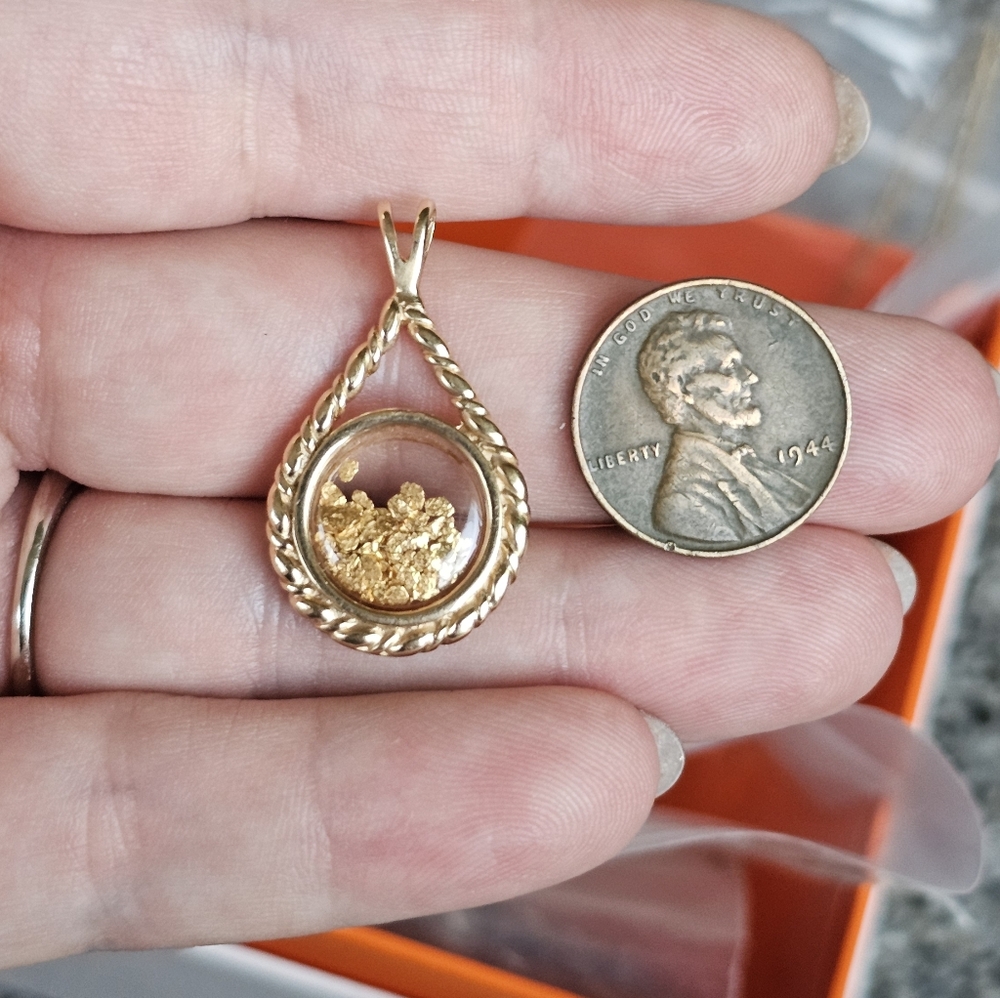 14k gold pendant with high karat gold inside. Back stamped 14k. More info in pic - Picture 4 of 5